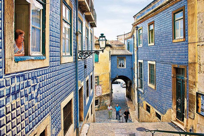 Lisbon Historical Downtown Private Tour - Alfama in Motion: Old Streets and Ginginha