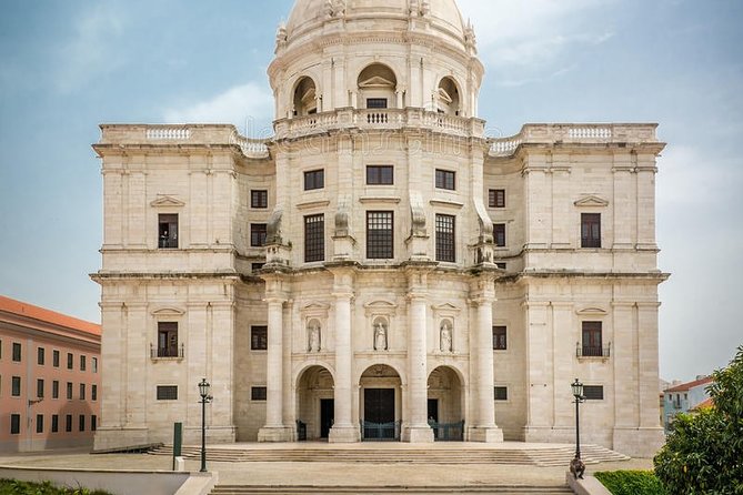 Lisbon Historical Vintage Tour: Typical Lisbon - The meeting point and mobile ticket: easy on the day-of