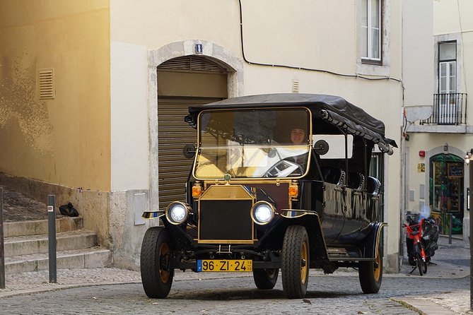 Lisbon Historical Vintage Tour: Typical Lisbon - Rossio Square: quick landmark energy before you go older