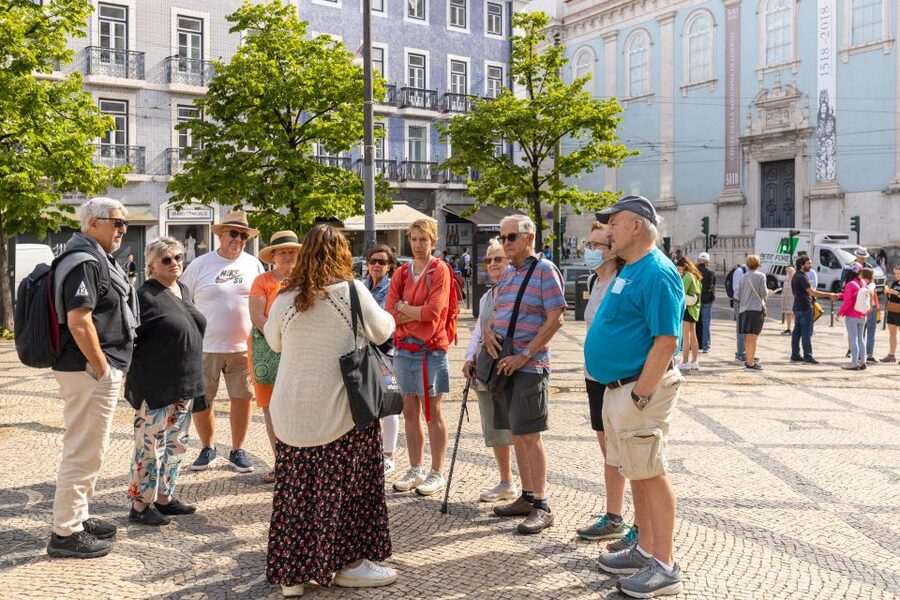 Lisbon: History, Stories and Lifestyle Walking Tour - Carmo Convent and Church: Gothic architecture with a modern political shock