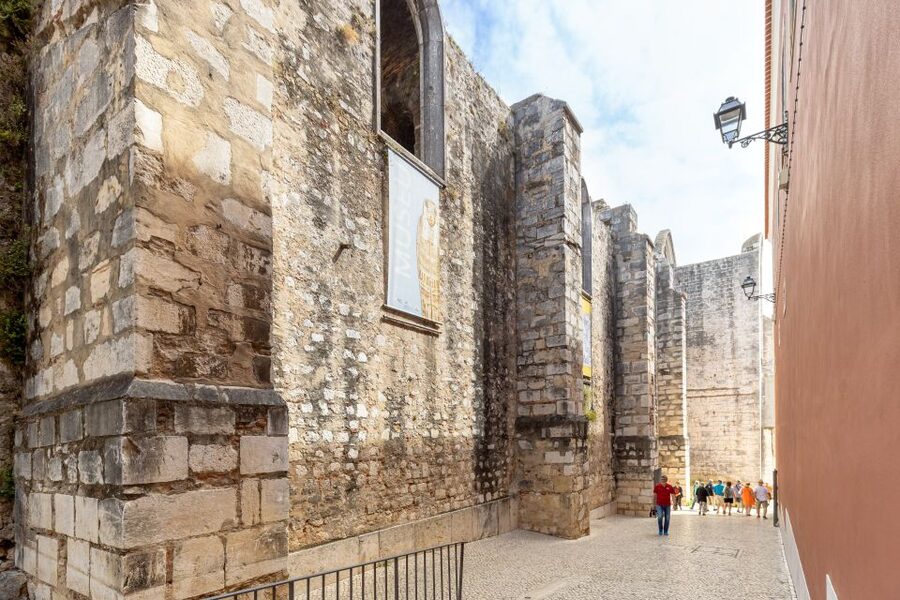 Lisbon: History, Stories and Lifestyle Walking Tour - Santa Justa Elevator and Baixa: a viewpoint plus the logic of the rebuilt city