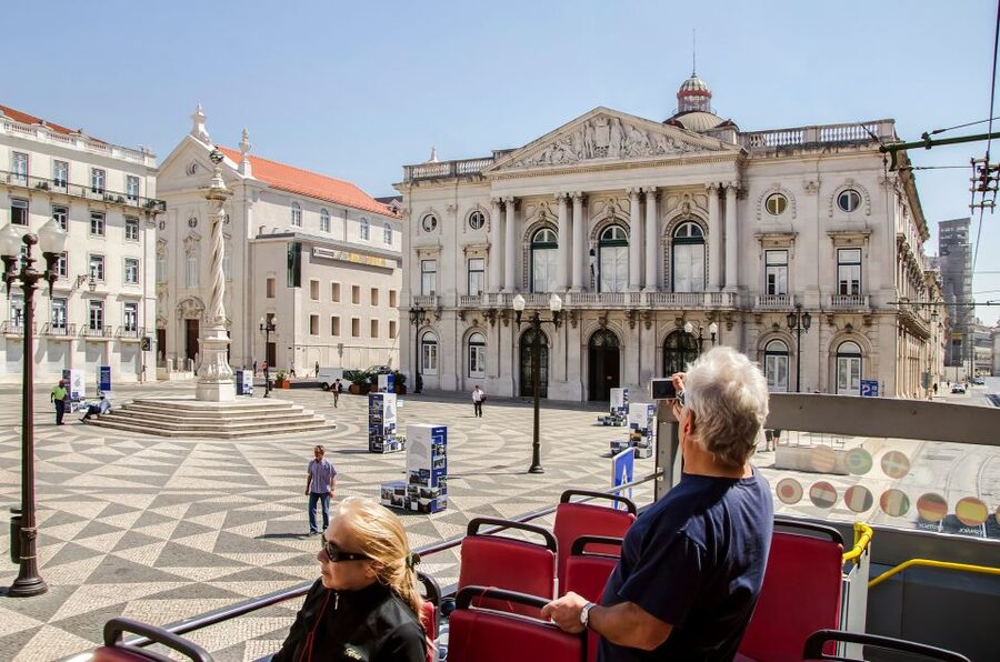 Lisbon: Hop-On Hop-Off Bus Tour - Parque das Nações: when modern Lisbon is the right change of pace