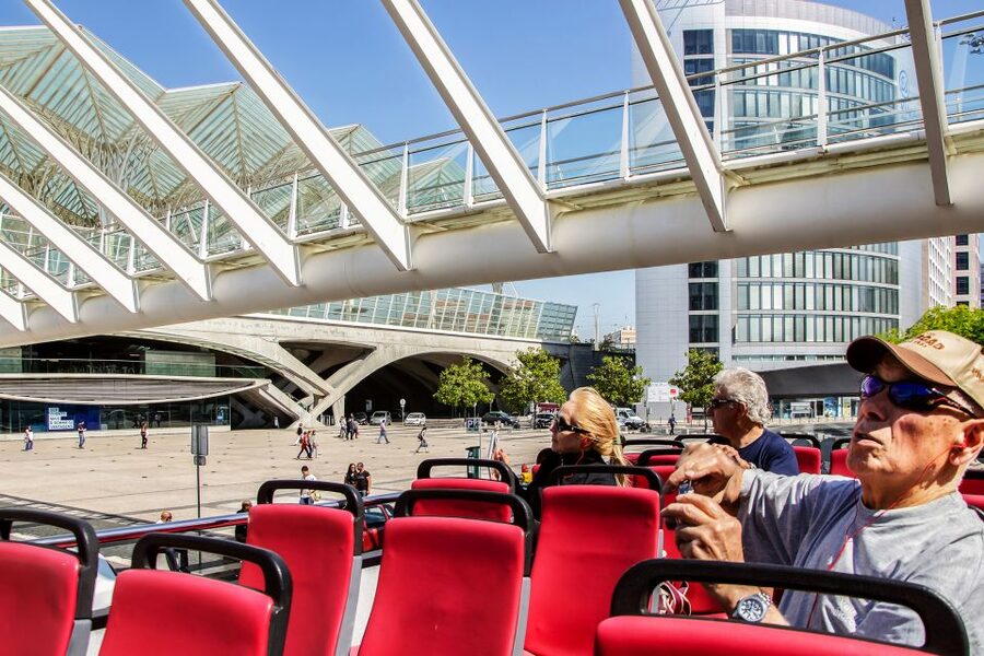 Lisbon: Hop-On Hop-Off Bus Tour - Audio guides, Wi‑Fi, and the free digital walking tour: how to use them well