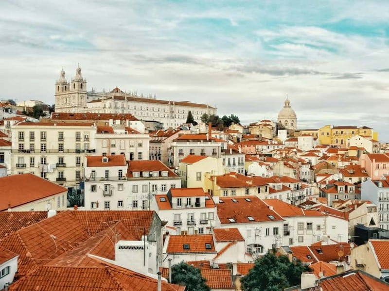 Lisbon: Iconic Landmarks Walking Tour - Price, timing, and who this 2-hour walk fits best