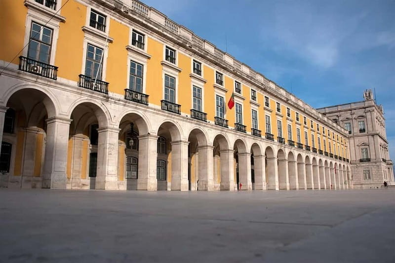 Lisbon: Iconic Landmarks Walking Tour - Getting the most out of your guide’s food and local tips