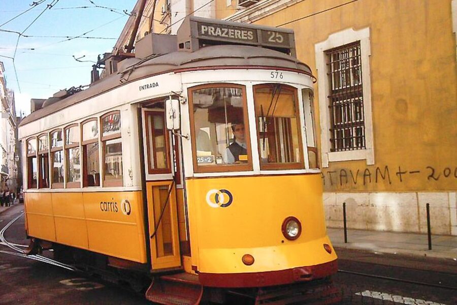 Lisbon in One Day: Full-Day Minivan Historic Tour - Pastel de Belém Tasting: A Sweet Reset Before the Lunch Break