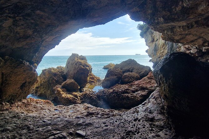 Lisbon: Jeep and Boat Adventure to Arrábida + Hotel Pick-Up - Castelo de Sesimbra: medieval walls, strategic location, and a short walk