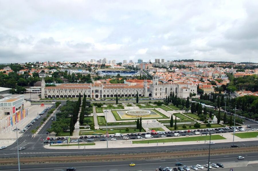 Lisbon: Jerónimos Monastery E-Ticket and Audio Guide - The tomb stops: Vasco da Gama and Fernando Pessoa