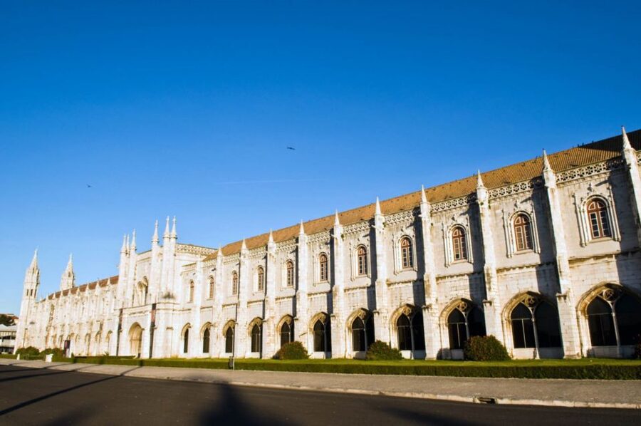 Lisbon: Jerónimos Monastery E-Ticket and Audio Guide - Getting there and starting on time: simple routes that work