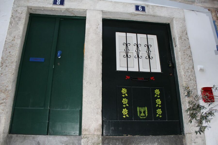 Lisbon: Jewish History in Portugal Guided Walking Tour - The 3-hour route: linking Alfama, Baixa, and Chiado to real history