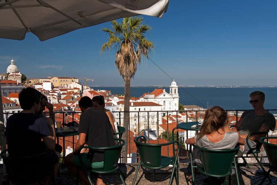 Lisbon: Jewish History Private Tour - Alfama: where the Jewish past still echoes in small signs