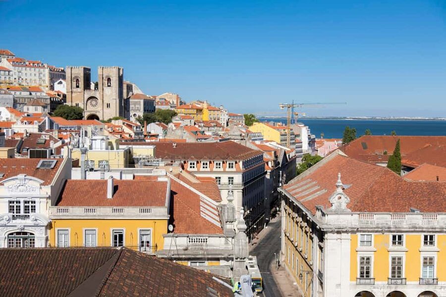 Lisbon: Jewish History Private Tour - Largo do Carmo and the Carmo Convent: archaeology you can stand beside
