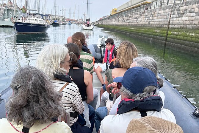 Lisbon Landmarks by Speedboat: Private 1-Hour Tour on the Tagus - São Jorge Castle and Alfama’s look-down moments