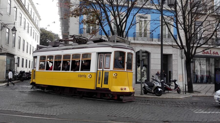 Lisbon: Layover Tour with Airport Pickup and Drop-Off - Quick take