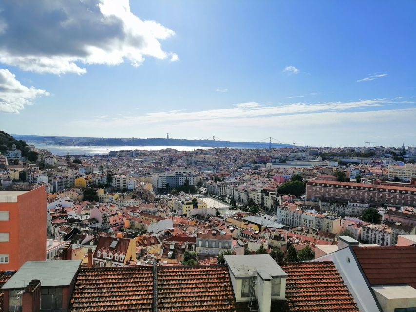 Lisbon: Layover Tour with Airport Pickup and Drop-Off - The ride into Lisbon: Avenida da Liberdade, Alfama streets, and tram views