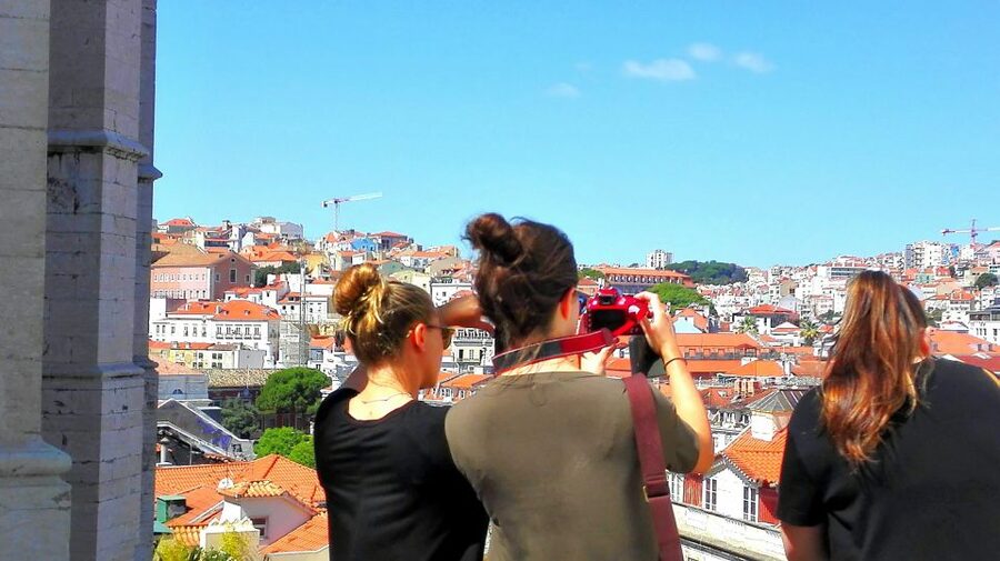 Lisbon: Layover Tour with Airport Pickup and Drop-Off - Belém: monument stops, Jerónimos area, and a planned shot at Pastéis de Belém