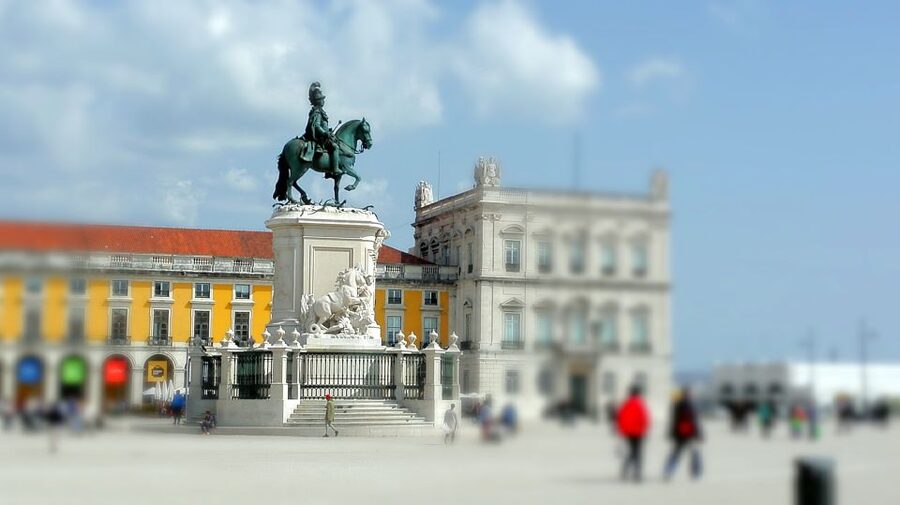 Lisbon: Layover Tour with Airport Pickup and Drop-Off - Santa Justa Elevator viewpoints and the big Lisbon photo angle