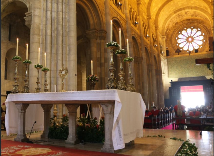 Lisbon: Lisbon Cathedral Entry Ticket - Saint Anthony and Saint Vincent: relics with real atmosphere