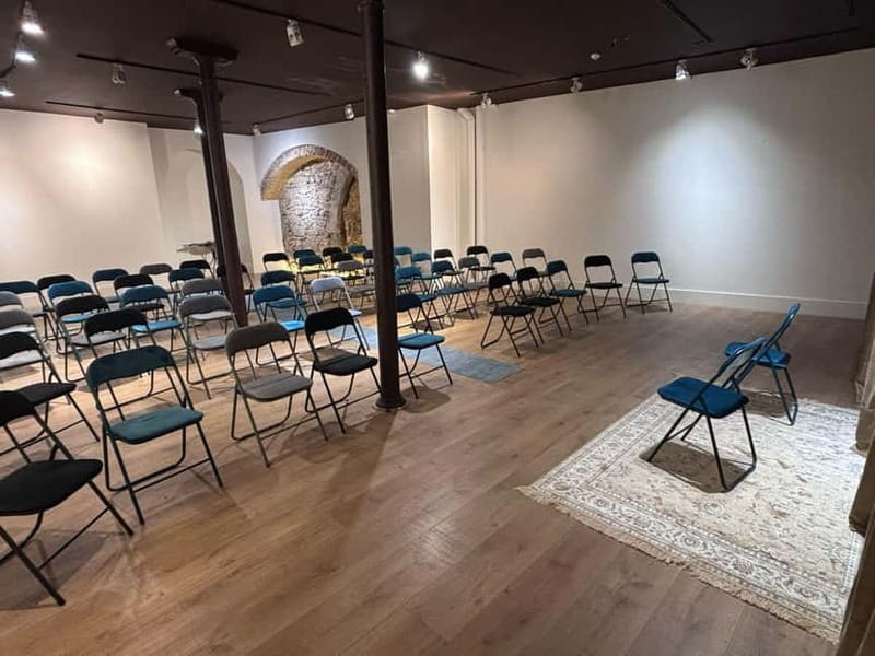 Lisbon: Live Fado Show in Historic Alfama with Port Wine - The one-hour flow: what happens from your seat to the last note
