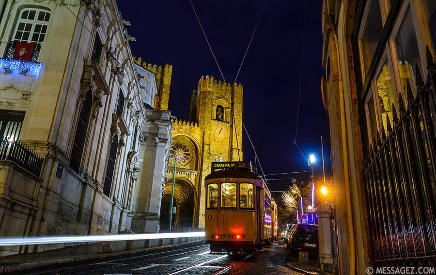Lisbon: Luxury Fado Tour with Dinner included - The best city view photo stop at the end