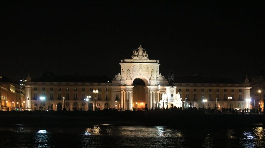 Lisbon: Luxury Sailboat Cruise at Night - Should you book Lisbon Luxury Sailboat Cruise at Night?