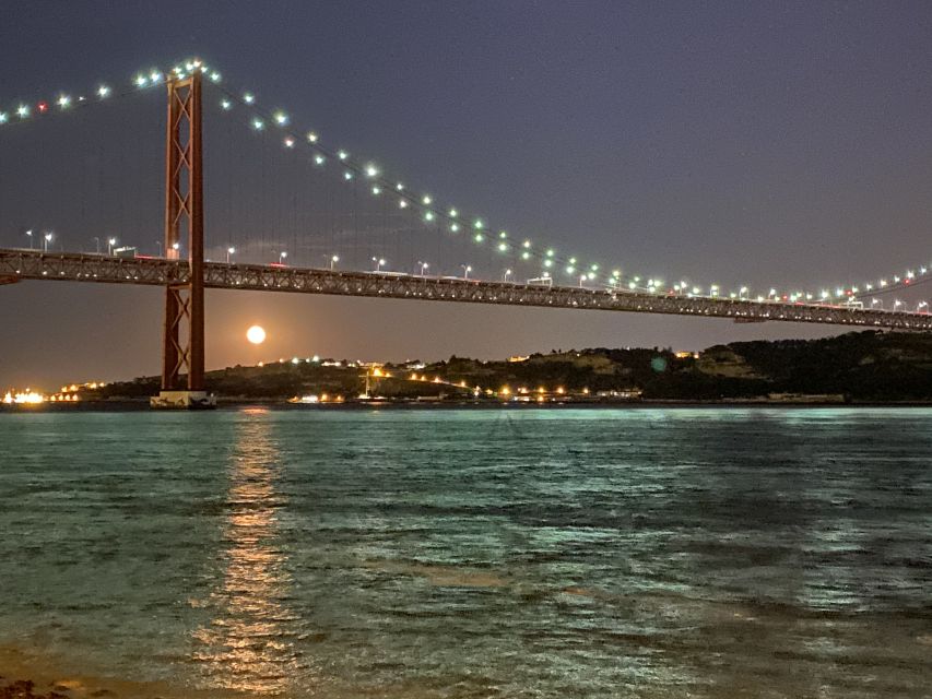 Lisbon: Luxury Sailboat Cruise at Night - Photography strategy for this Lisbon night cruise