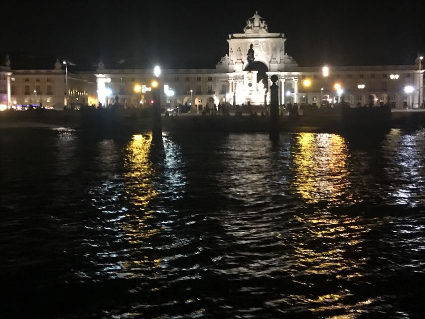 Lisbon: New Year's Eve Fireworks Sail Boat Tour - Spotting major sights from the water: Bridge 25 de Abril to Ajuda Palace
