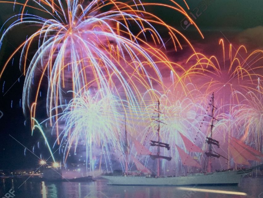 Lisbon: New Year's Eve Fireworks Sail Boat Tour - From the marina to midnight: the 2-hour river route