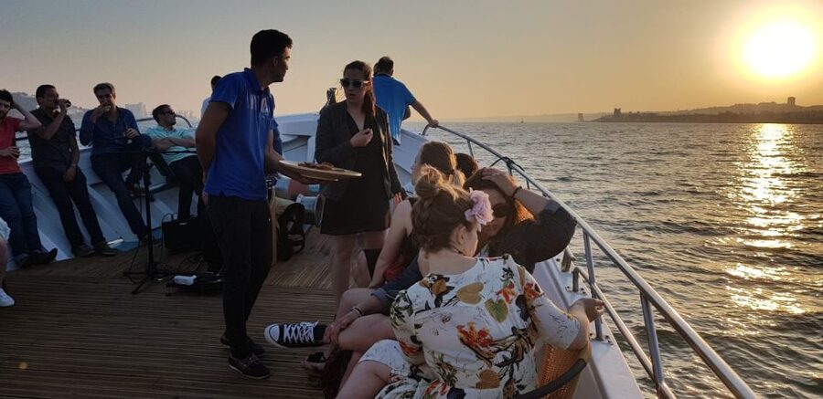 Lisbon: New Year's Eve Tagus River Cruise with Open Bar - How Much Is It, and Does It Actually Feel Worth $235?