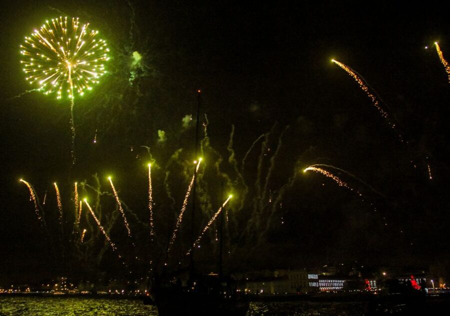 Lisbon: New Year's Eve with Live Dj Fireworks and Open Bar - Key Highlights You’ll Actually Care About