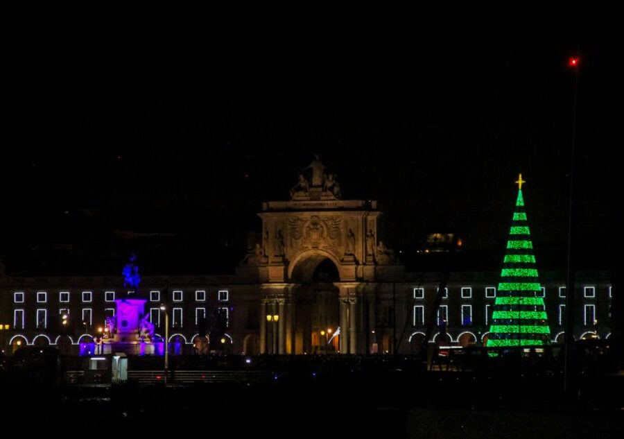 Lisbon: New Year's Eve with Live Dj Fireworks and Open Bar - Who This Cruise Suits Best (and Who Should Think Twice)