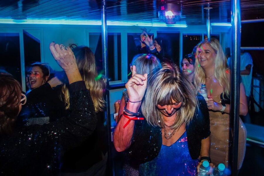 Lisbon: New Year's Eve with Live Dj Fireworks and Open Bar - FAQ