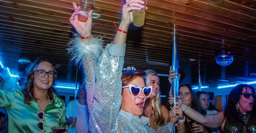 Lisbon: New Year's Eve with Live Dj Fireworks and Open Bar - What’s Included: Open Bar, Food, and the DJ-Led Party Setup