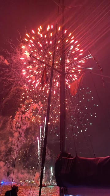 Lisbon: New Year's party on sailboat tour 2026 to 2027 - Where to meet: Alcântara Dock gate 2 near Krystal Disco