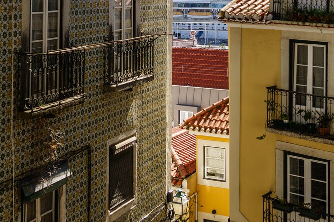 Lisbon Old town Tour - The guide experience: small group, strong delivery, family-friendly energy