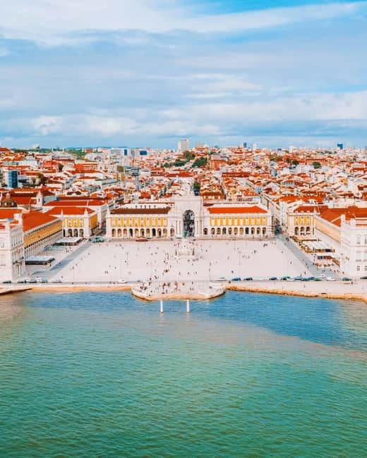 Lisbon: Old Town Tuktuk Tour - Where the tour starts: Ground Burger and the city-centre pickup