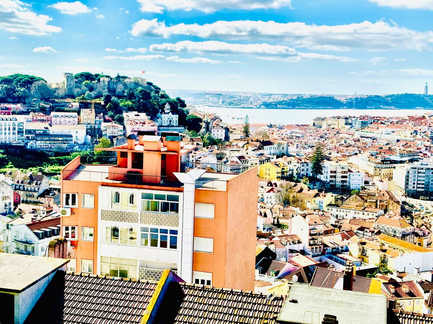 Lisbon: Old Town Tuktuk Tour - Alfama and Graça through the lens of churches and monasteries