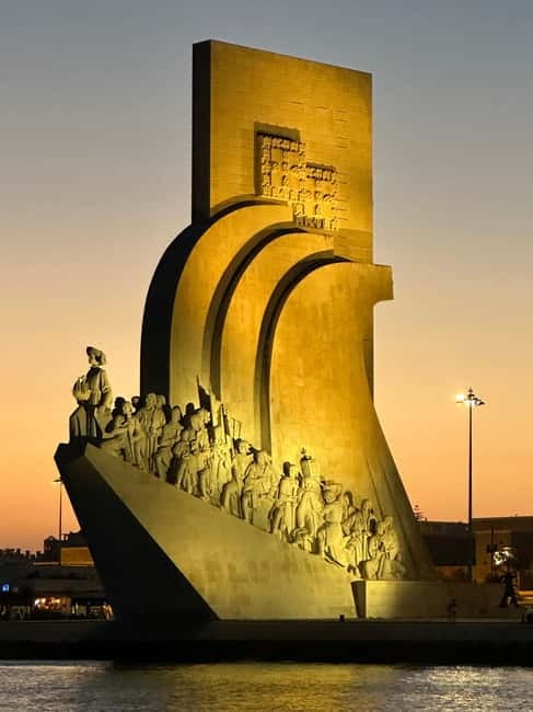 Lisbon On a Sailboat - Cultural Facts and Sailing Experience - Docking under the 25 de Abril Bridge: getting on board fast