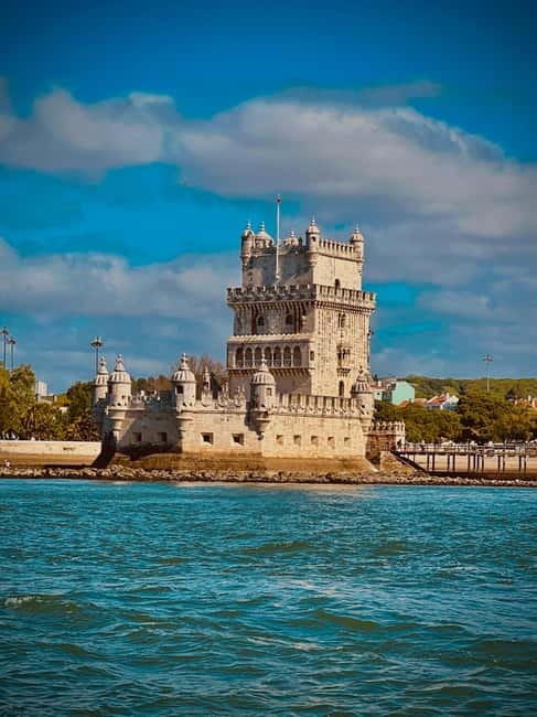 Lisbon On a Sailboat - Cultural Facts and Sailing Experience - Lisbon’s best river views: from MAAT to Alfama