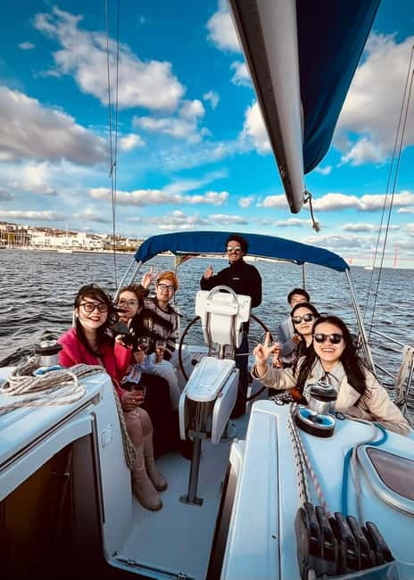 Lisbon On a Sailboat - Cultural Facts and Sailing Experience - Local sailor insights: why the narration matters