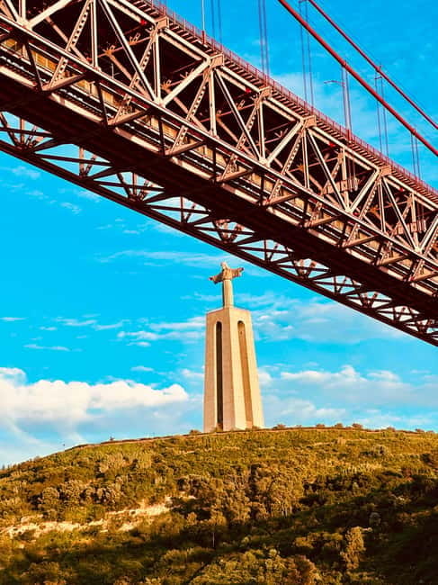 Lisbon On a Sailboat - Cultural Facts and Sailing Experience - Who this Lisbon sail fits best