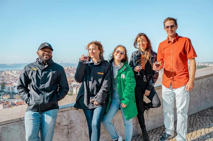 Lisbon on a Tuk Tuk Tour: History & Viewpoints - Alfama and Mouraria: medieval lanes and real atmosphere