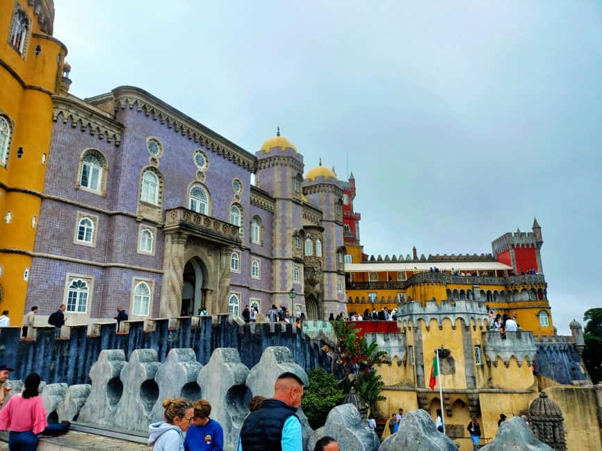 Lisbon: Pena Palace, Qta Regaleira, Moorish Castle & Cascais - Castelo dos Mouros: big views from an old Moorish fortress