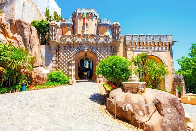 Lisbon: Pena Palace, Sintra CaboRoca Cascais Day Tour Small Group - Cabo da Roca: the ocean hits back