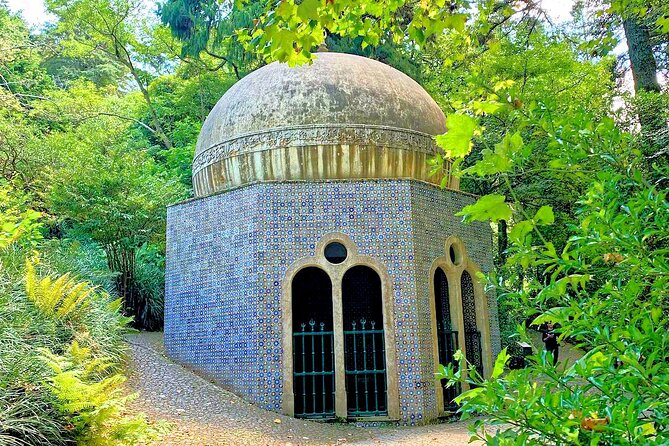 Lisbon: Pena Palace, Sintra CaboRoca Cascais Day Tour Small Group - Guides make this day: from humor to history you can use