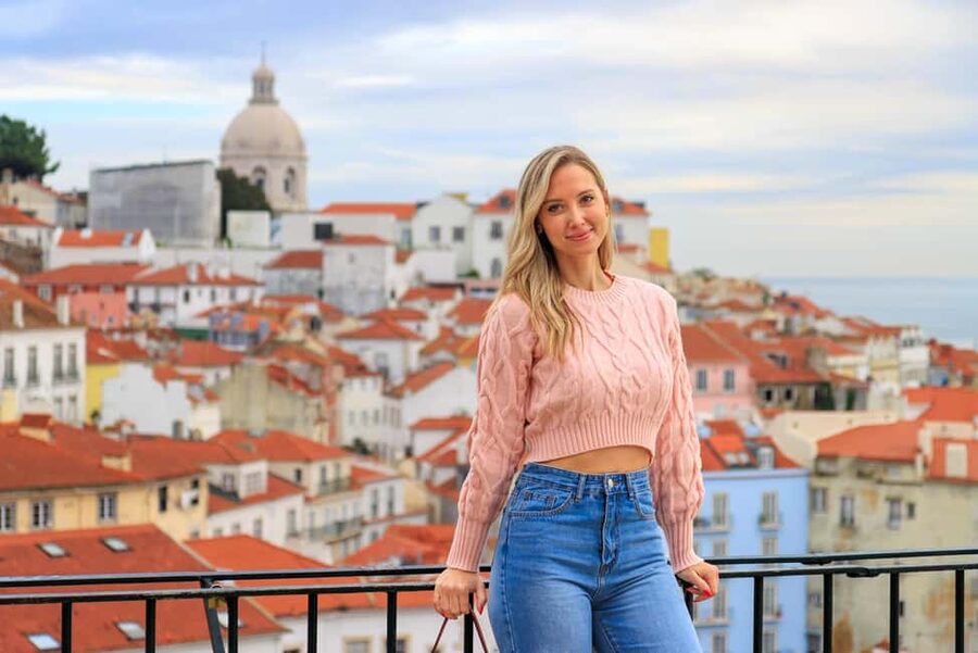 Lisbon: Photoshoot with a Professional Local Photographer - How the photographer makes you look good (even if you hate photos)