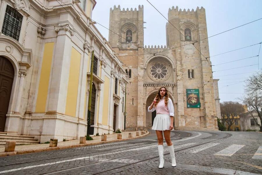 Lisbon: Photoshoot with a Professional Local Photographer - Alfama: where Lisbon portraits get real