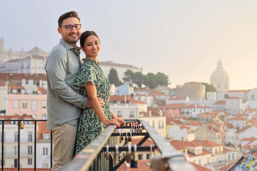 Lisbon: Photoshoot with a Professional Local Photographer - Choosing your meeting point: Praça do Comércio or Sé de Lisboa