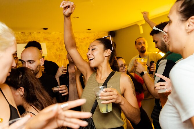 Lisbon Pink Street Pubcrawl: 1h Open Bar, Shots,VIP Club Entry - Group Energy, Crowd Size, and How to Blend In