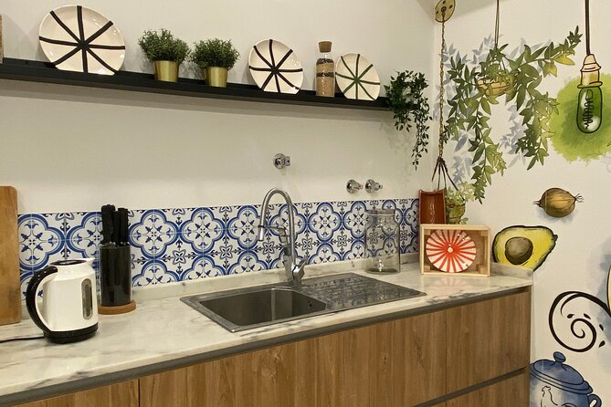 Lisbon Portuguese Cooking Class with 3-Course Dinner - Where You Meet and How the Night Gets Rolling